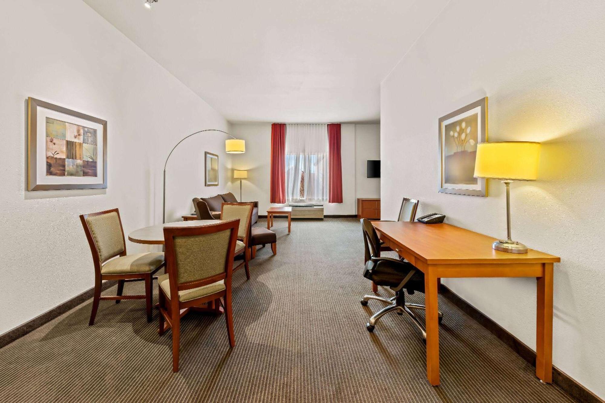 מלון Wingate By Wyndham Calgary South מראה חיצוני תמונה