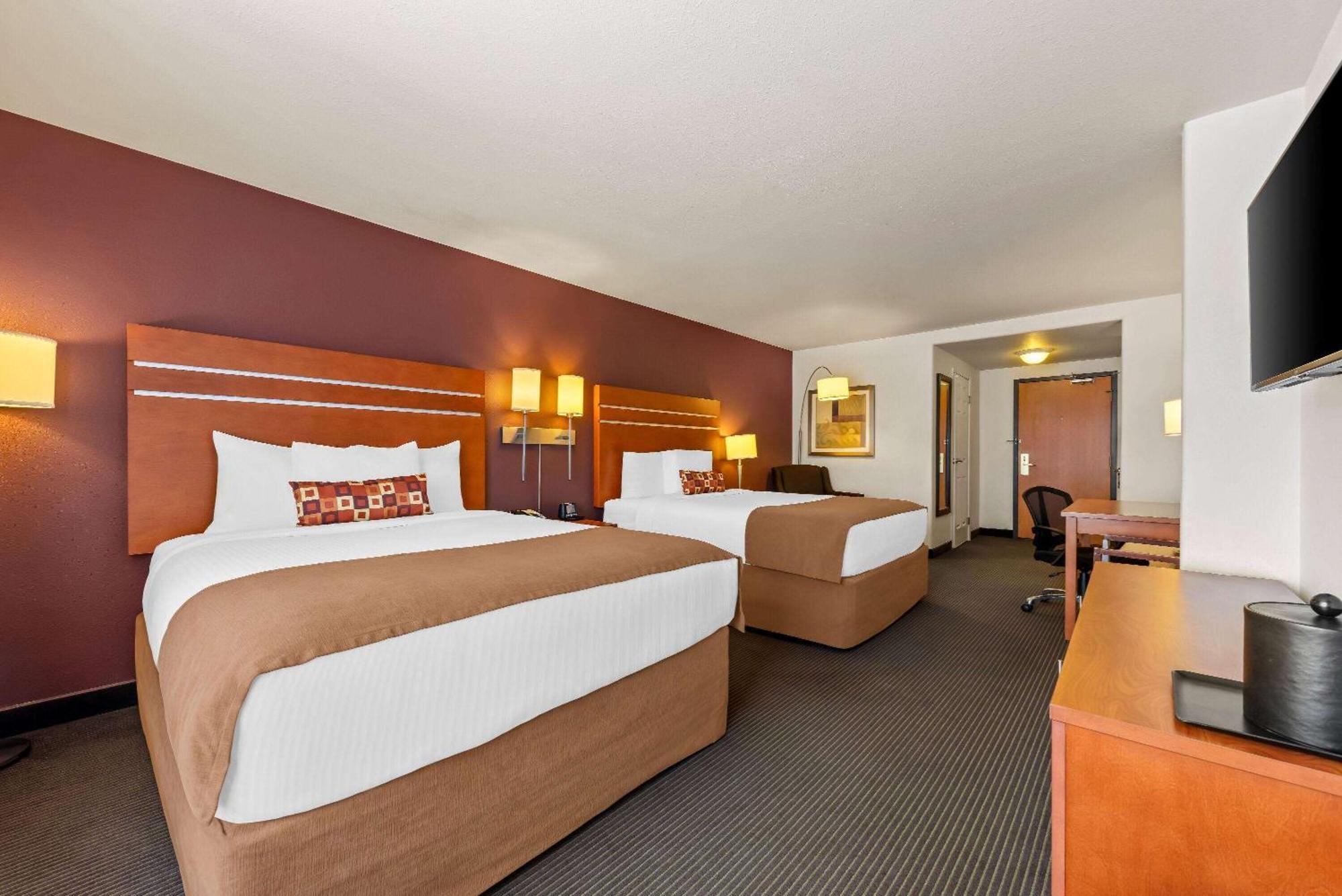 מלון Wingate By Wyndham Calgary South מראה חיצוני תמונה