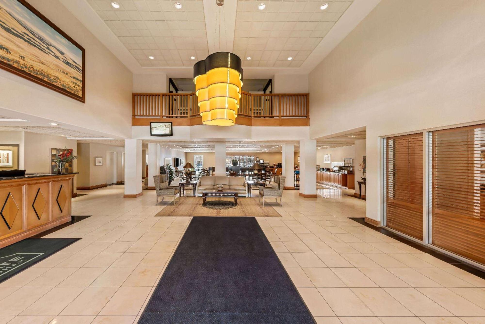 מלון Wingate By Wyndham Calgary South מראה חיצוני תמונה