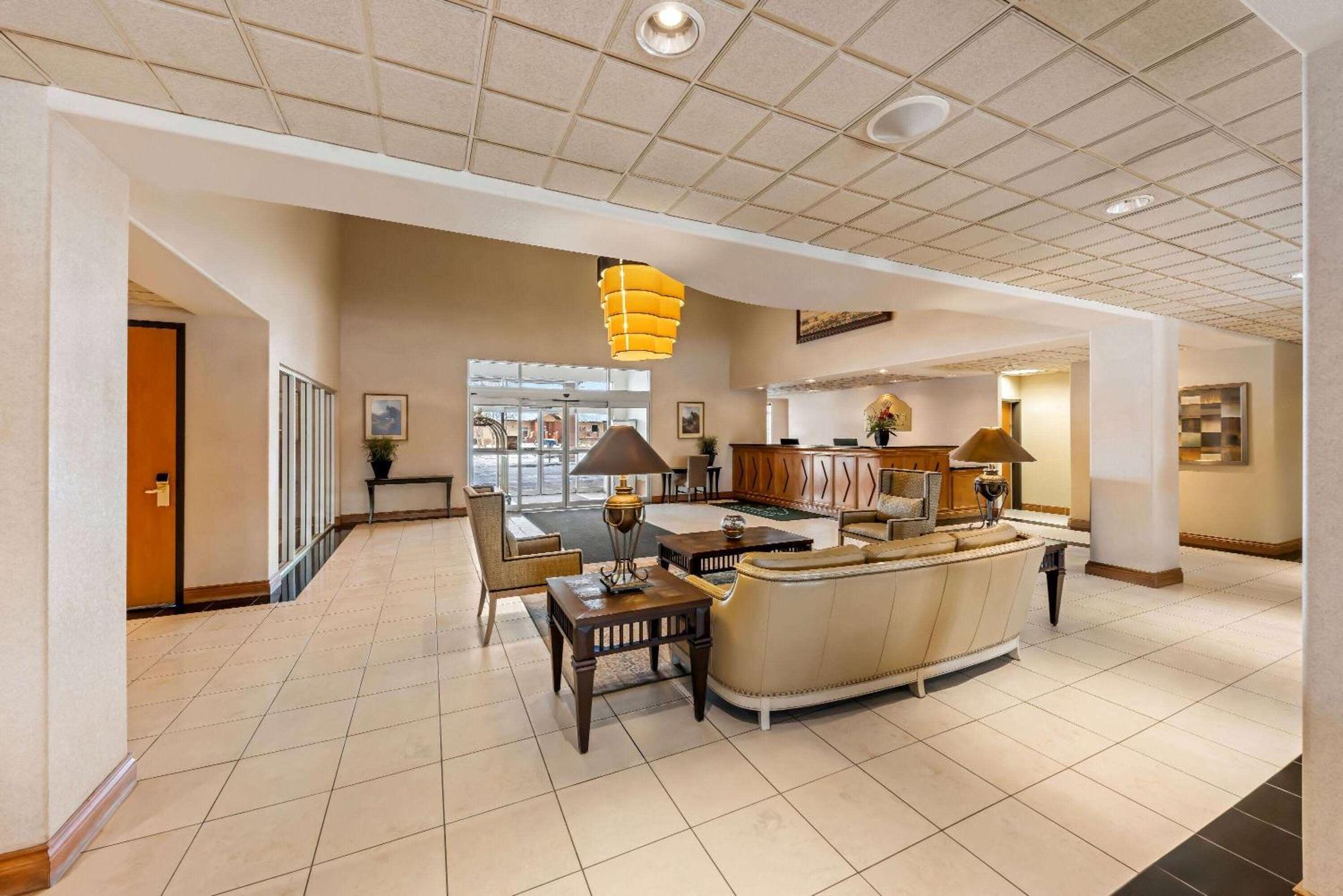 מלון Wingate By Wyndham Calgary South מראה חיצוני תמונה