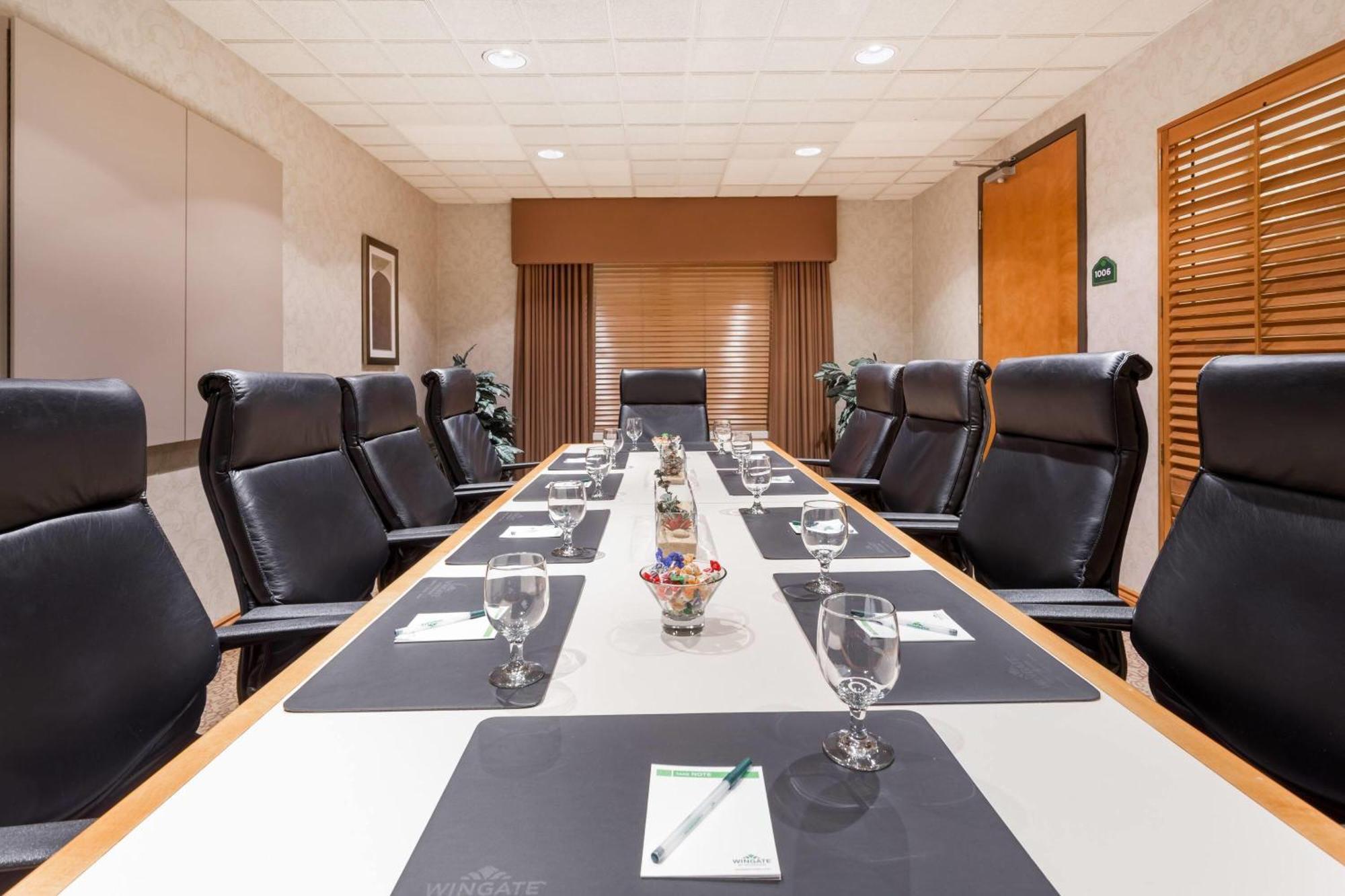 מלון Wingate By Wyndham Calgary South מראה חיצוני תמונה