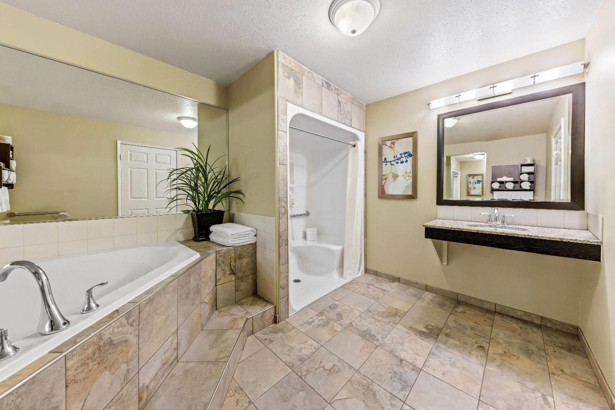 מלון Wingate By Wyndham Calgary South מראה חיצוני תמונה