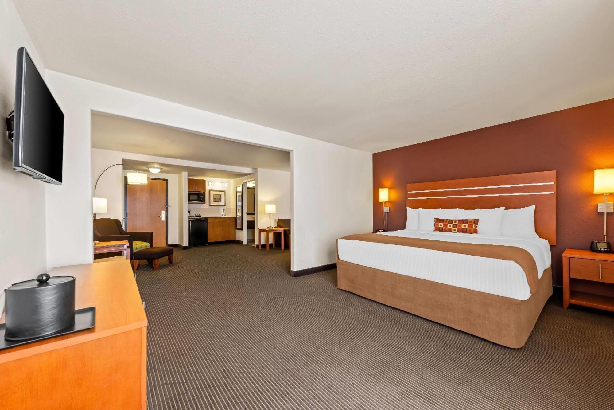 מלון Wingate By Wyndham Calgary South מראה חיצוני תמונה