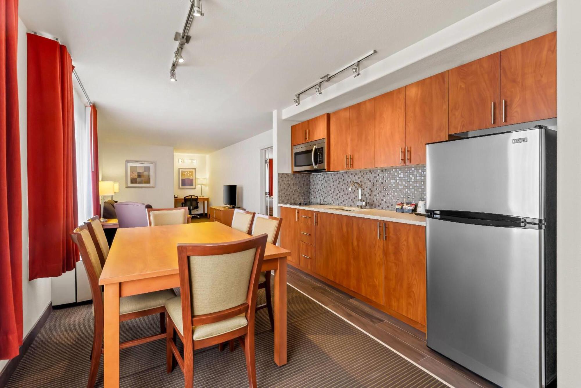 מלון Wingate By Wyndham Calgary South מראה חיצוני תמונה